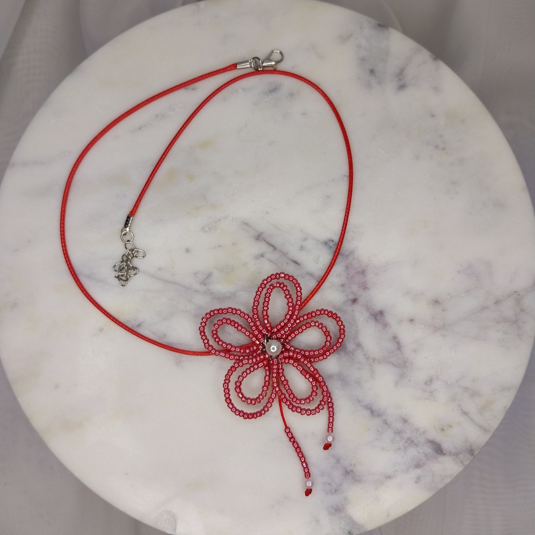 Mărțișor colier floral din mărgele de nisip - bijuterii - mărțișor - Artynos.ro