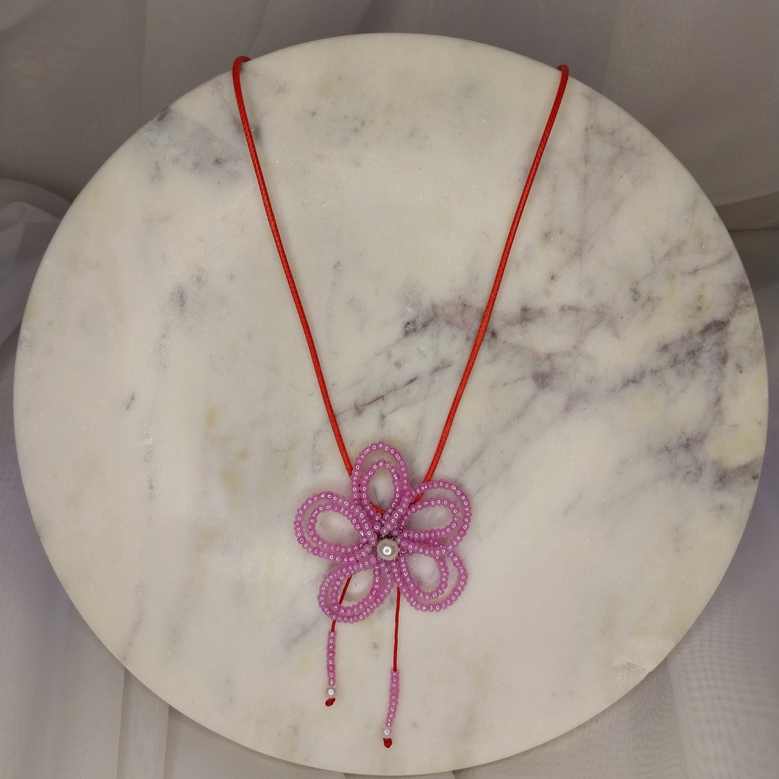 Mărțișor colier floral din mărgele de nisip - bijuterii - mărțișor - Artynos.ro