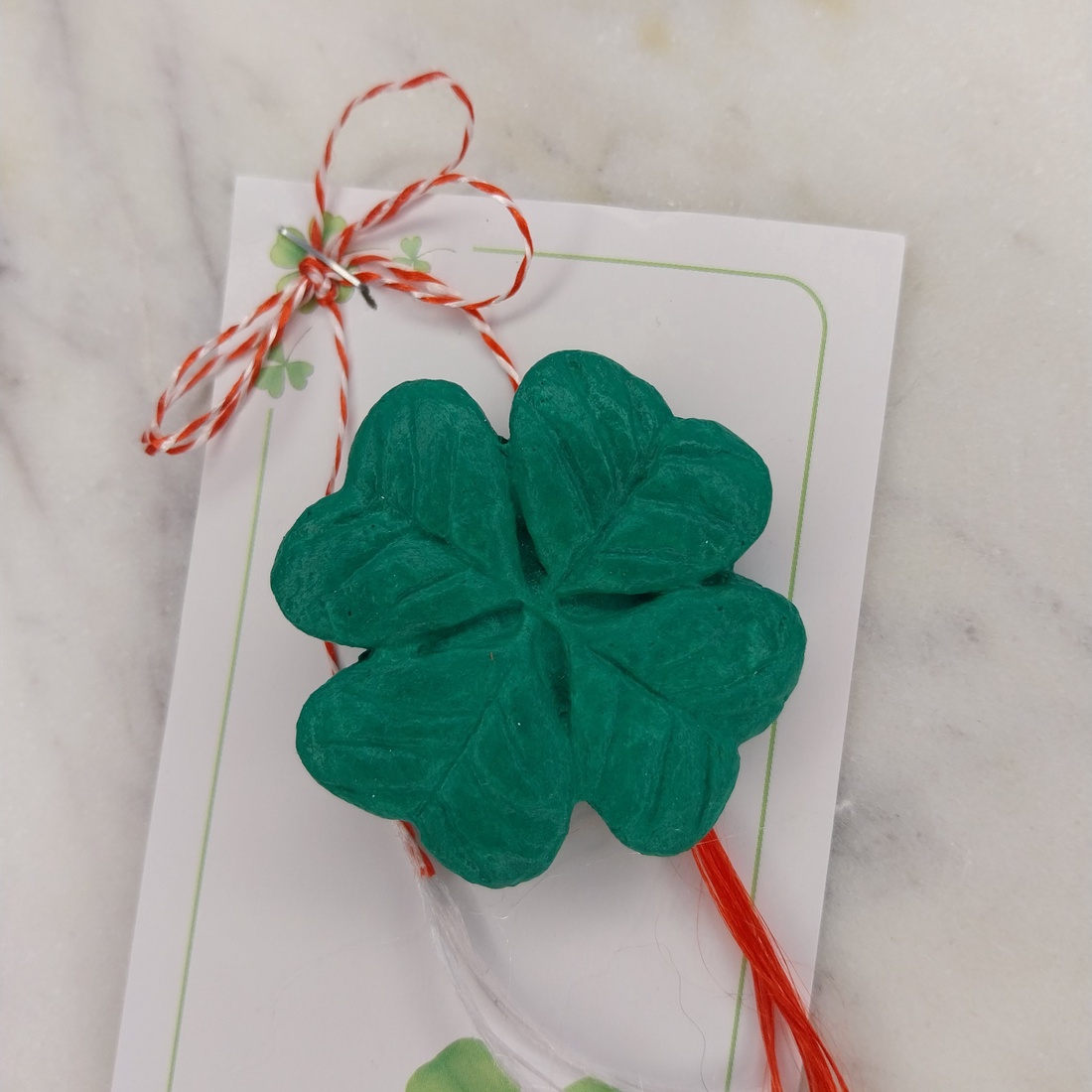 Mărțișor brosa trifoi cu patru foi - bijuterii - mărțișor - Artynos.ro