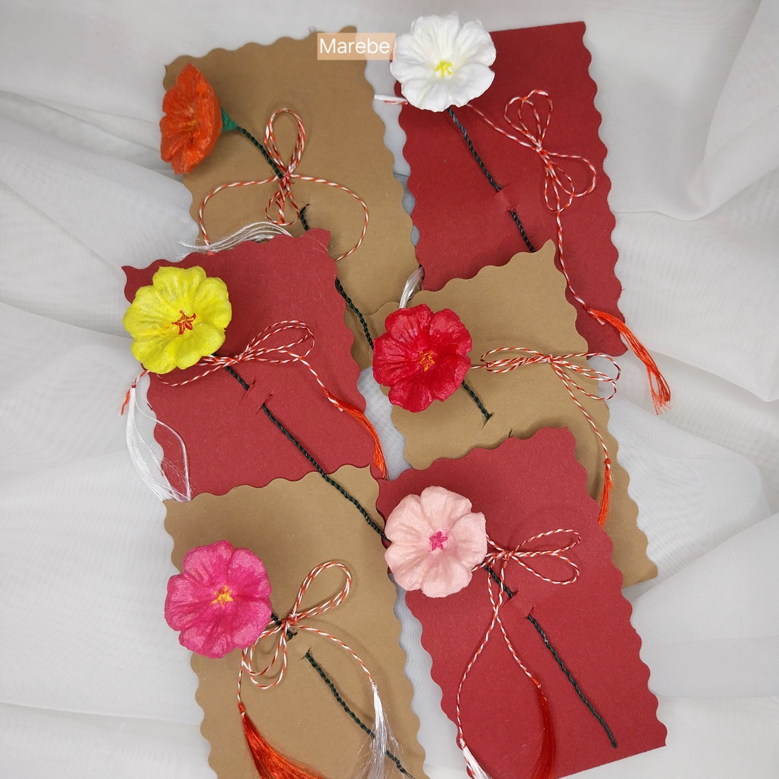 Mărțișor floare realizata din papier mâché - bijuterii - mărțișor - Artynos.ro