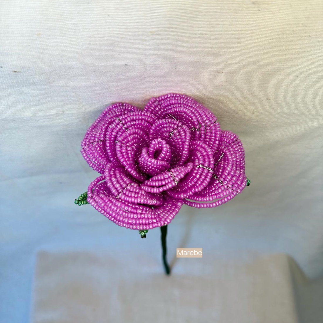 Trandafir decorativ realizat din mărgele  - casă & stil de viață - decorațiuni de casă - accesorii florale - flori la fir - Artynos.ro