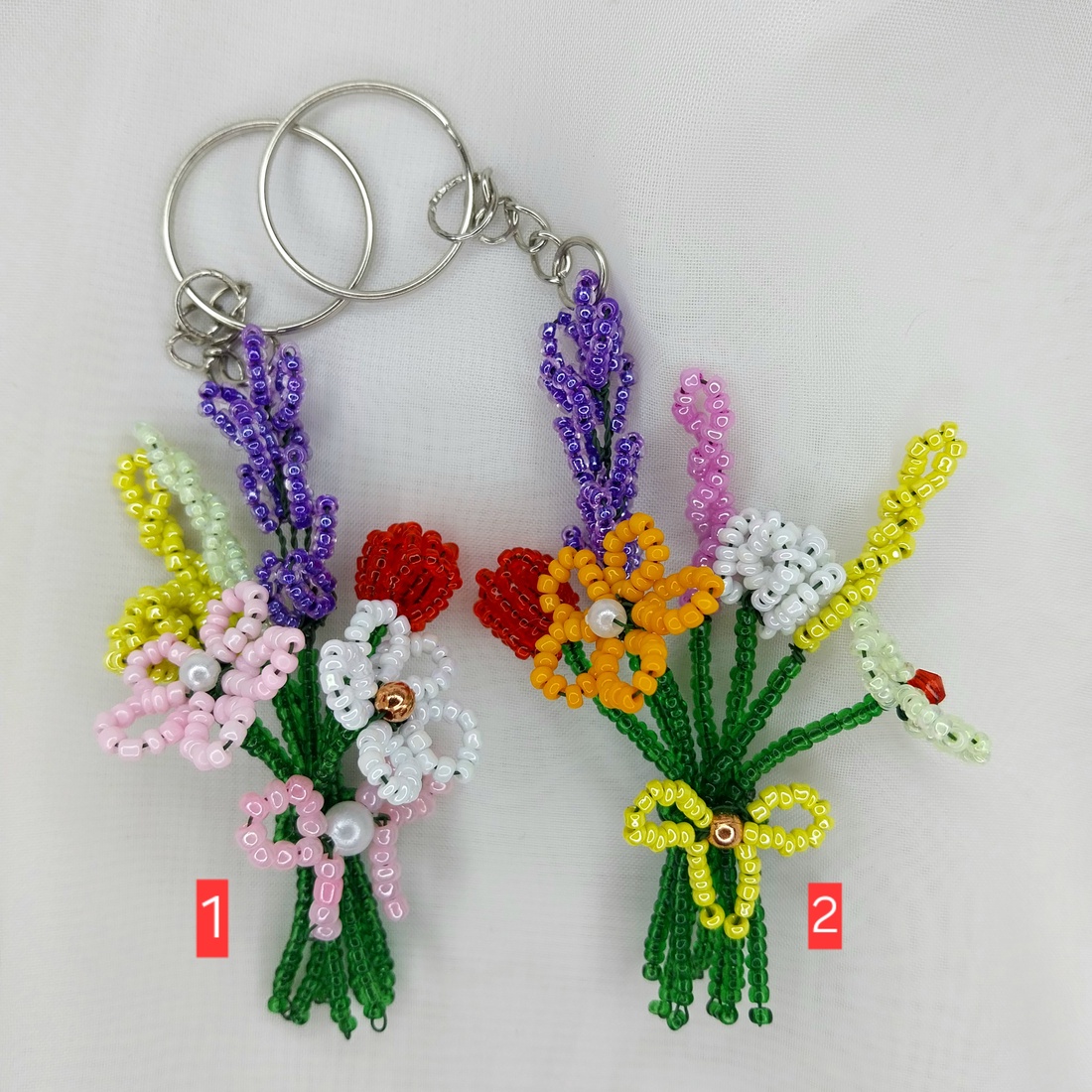 Breloc handmade � Buchet cu flori din mărgele, Mărțișor handmade personalizat - bijuterii - mărțișor - Artynos.ro