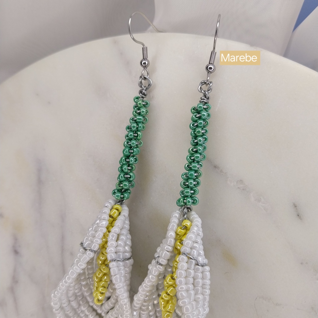 Cercei statement handmade cu mărgele � inspirație floarea cală - bijuterii - cercei - cercei lungi - Artynos.ro