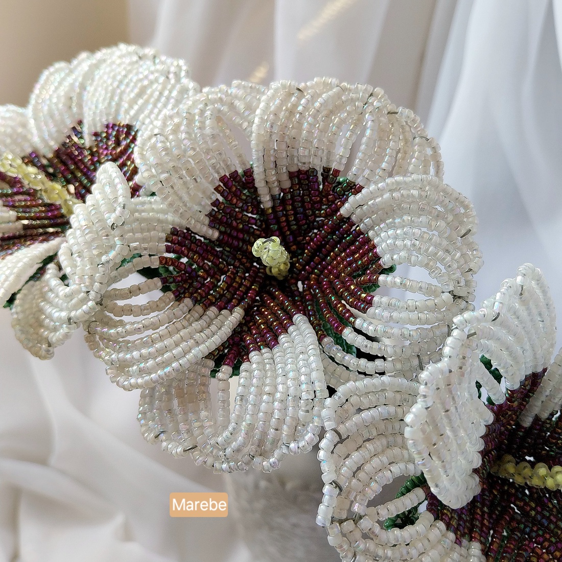 Nalbe albe din mărgele � Flori decorative lucrate manual - casă & stil de viață - decorațiuni de casă - accesorii florale - buchete de flori - Artynos.ro