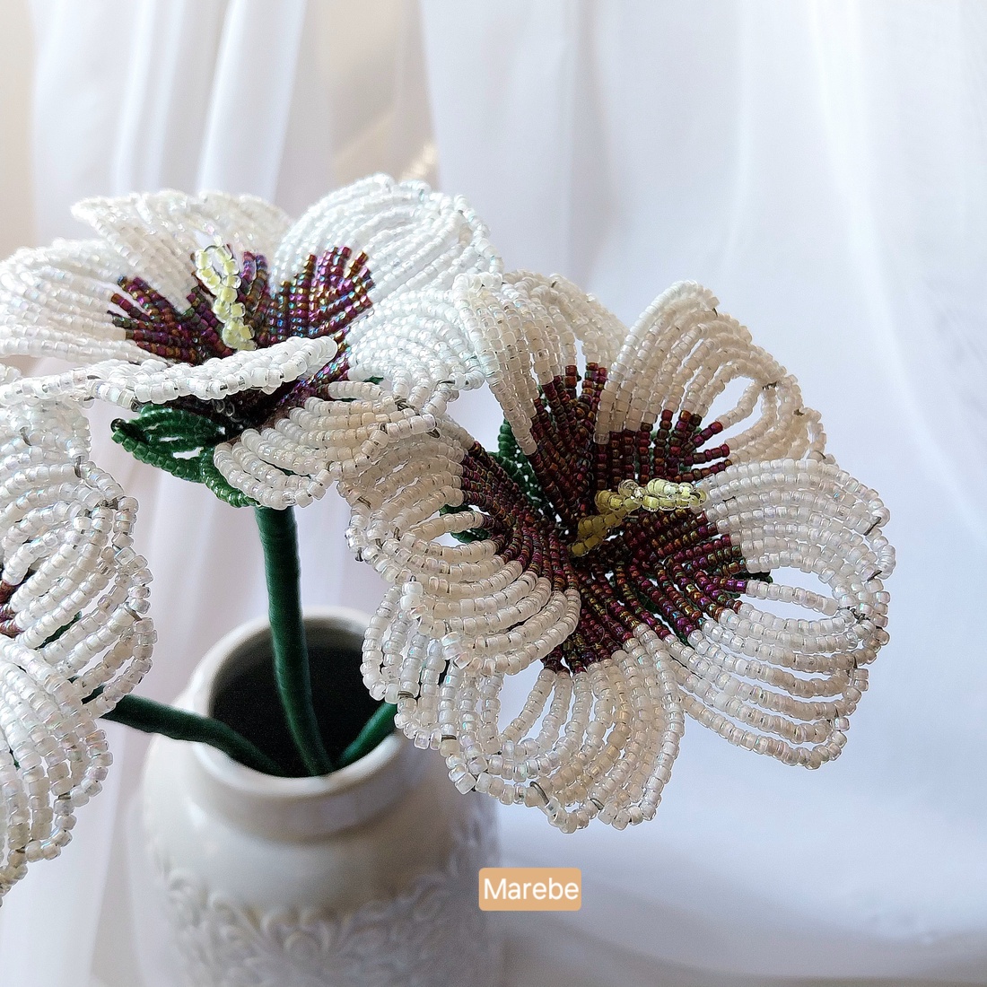 Nalbe albe din mărgele � Flori decorative lucrate manual - casă & stil de viață - decorațiuni de casă - accesorii florale - buchete de flori - Artynos.ro