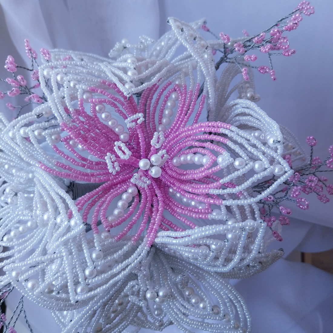 Buchet de mireasa realizat din mărgele și perle  - accesorii nuntă - buchet mireasă  - Artynos.ro