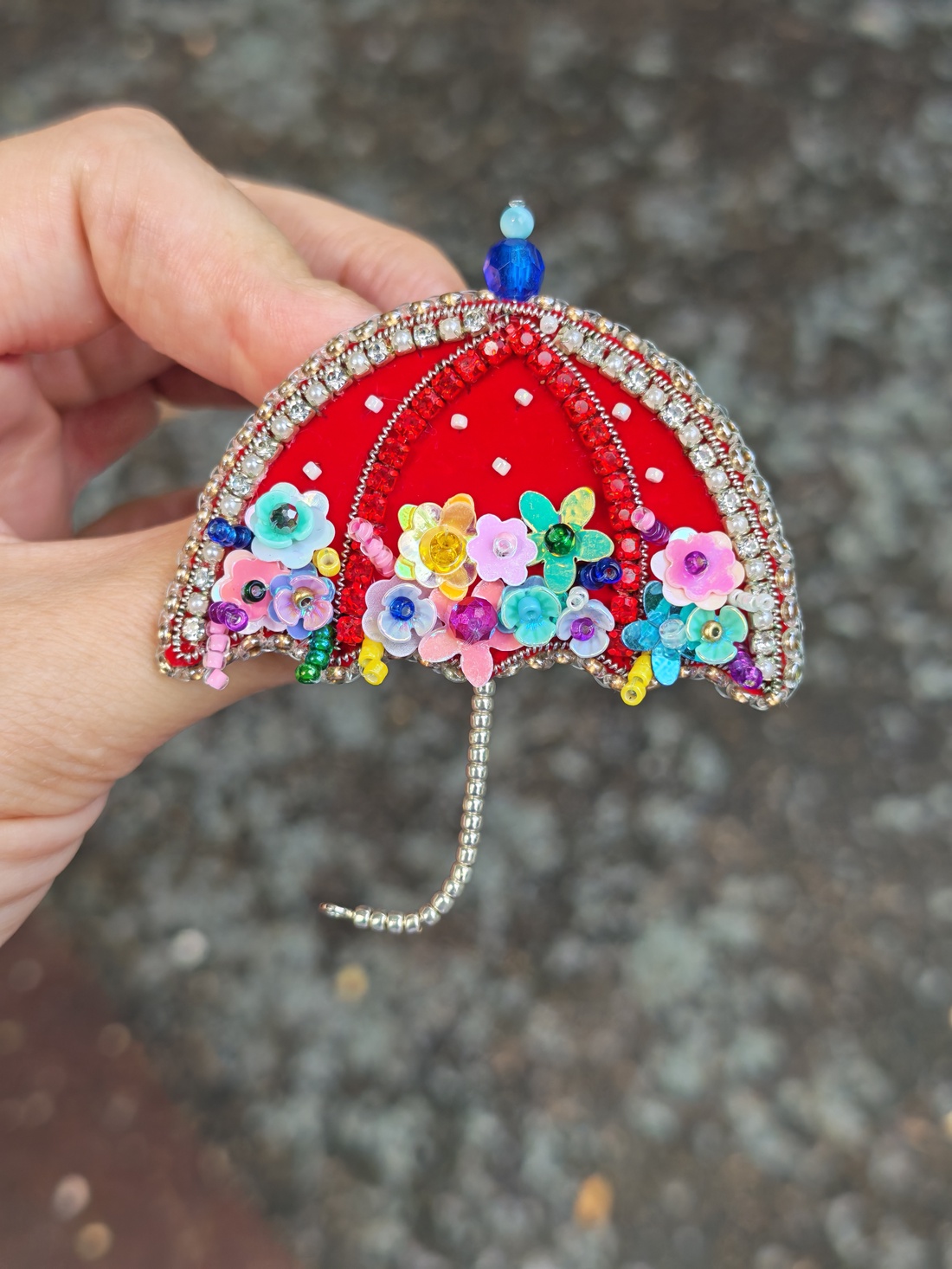 Broșă umbrela  - bijuterii - broșe - Artynos.ro