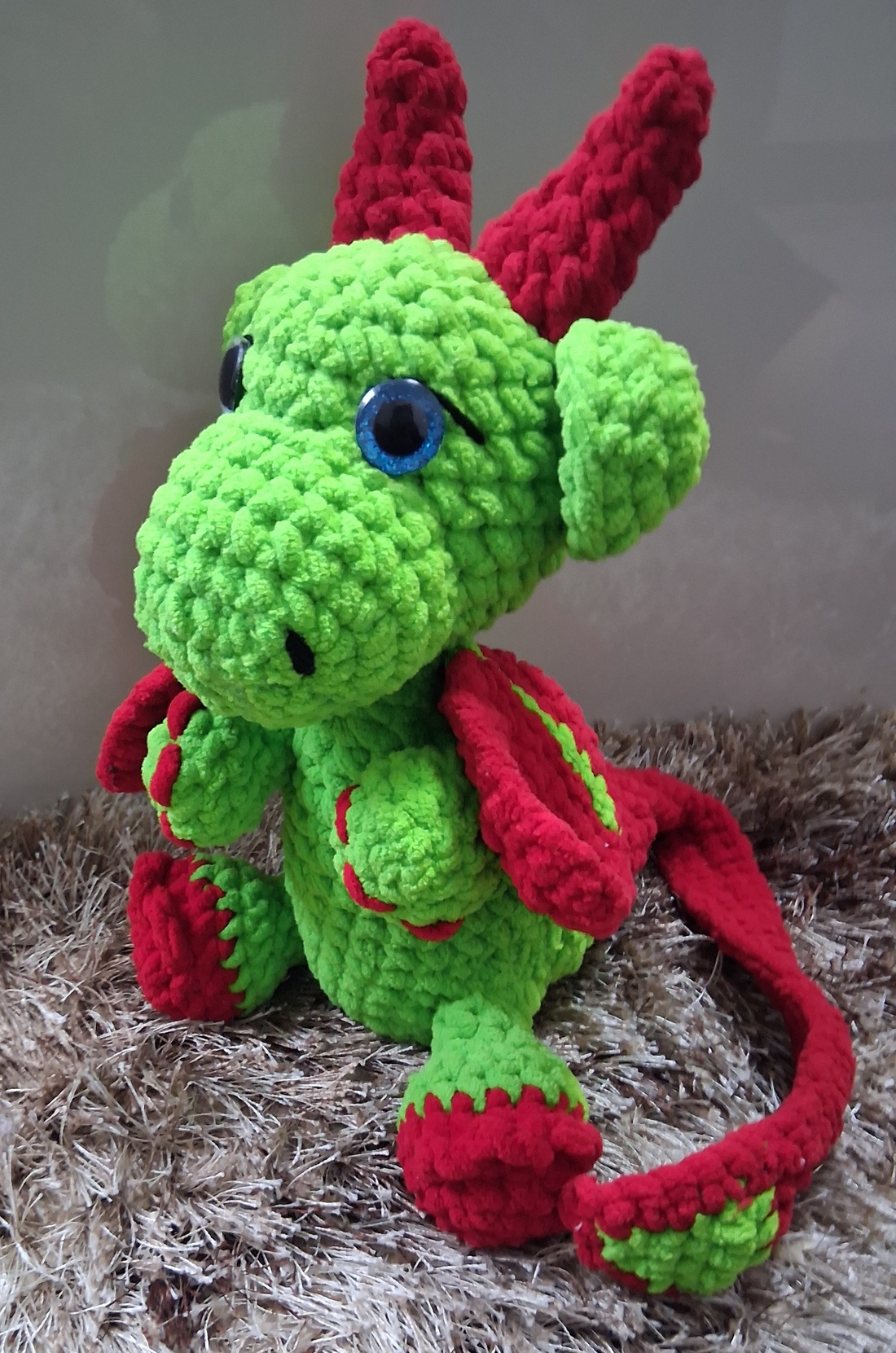 Dragon crosetat - jucării și echipamente pentru copii - plușuri - figurine de pluș - Artynos.ro Dragon crosetat - jucării și echipamente pentru copii - plușuri - figurine de pluș - Artynos.ro
