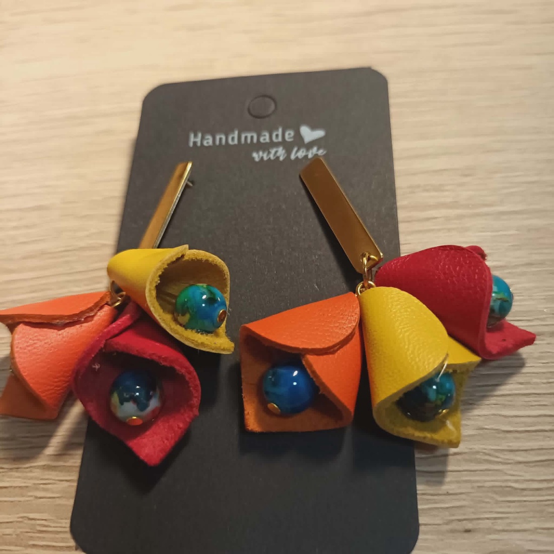 cercei din  piele naturală  - bijuterii - cercei - cercei din mărgele - Artynos.ro