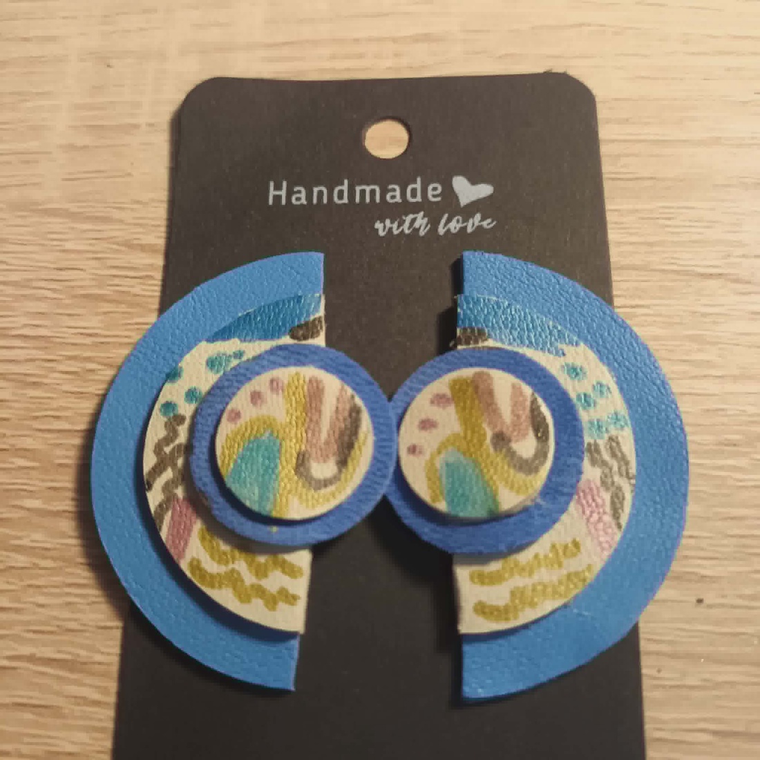 cercei din  piele naturală  - bijuterii - cercei - cercei cu figurine - Artynos.ro