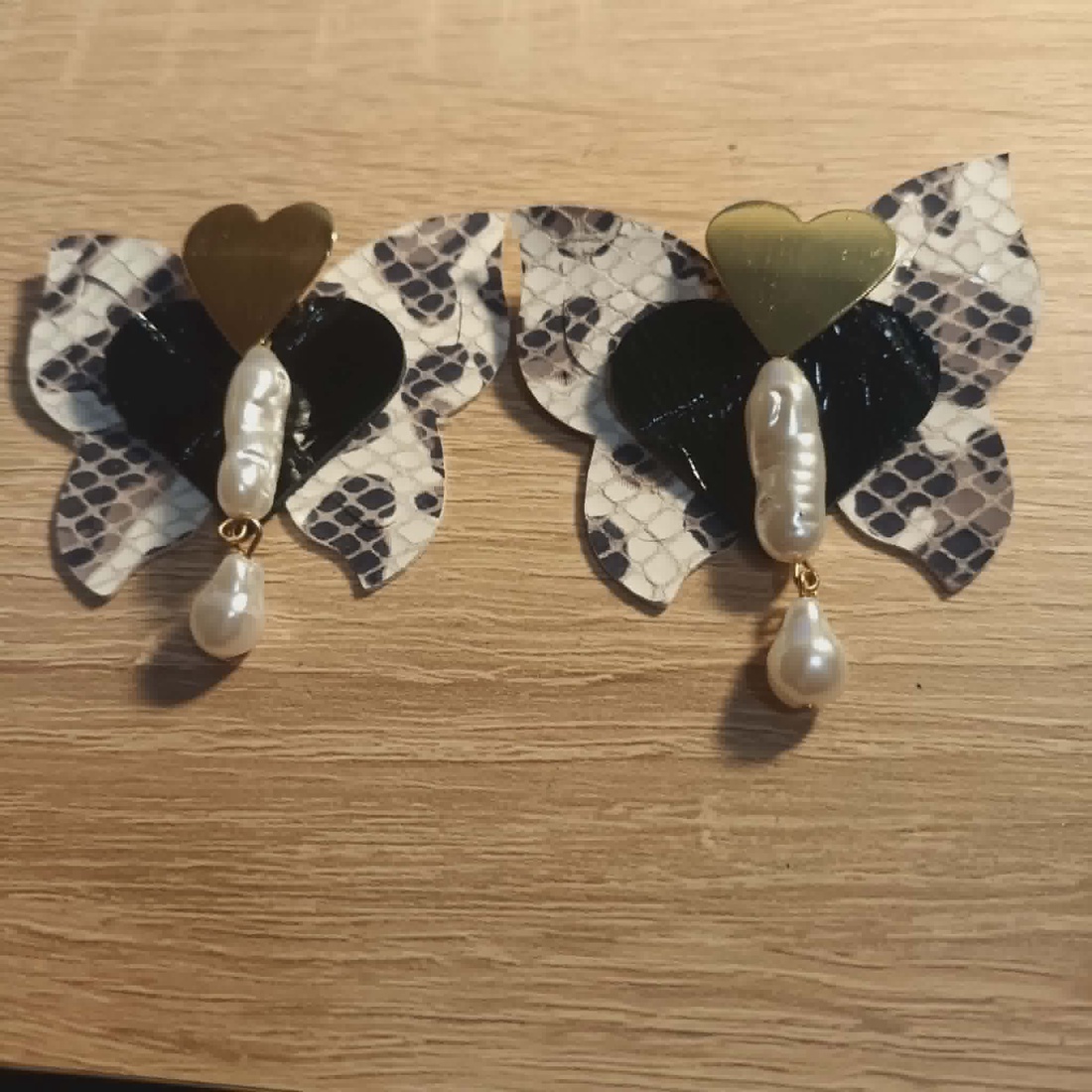 cercei din  piele naturală  - bijuterii - cercei - cercei lungi - Artynos.ro