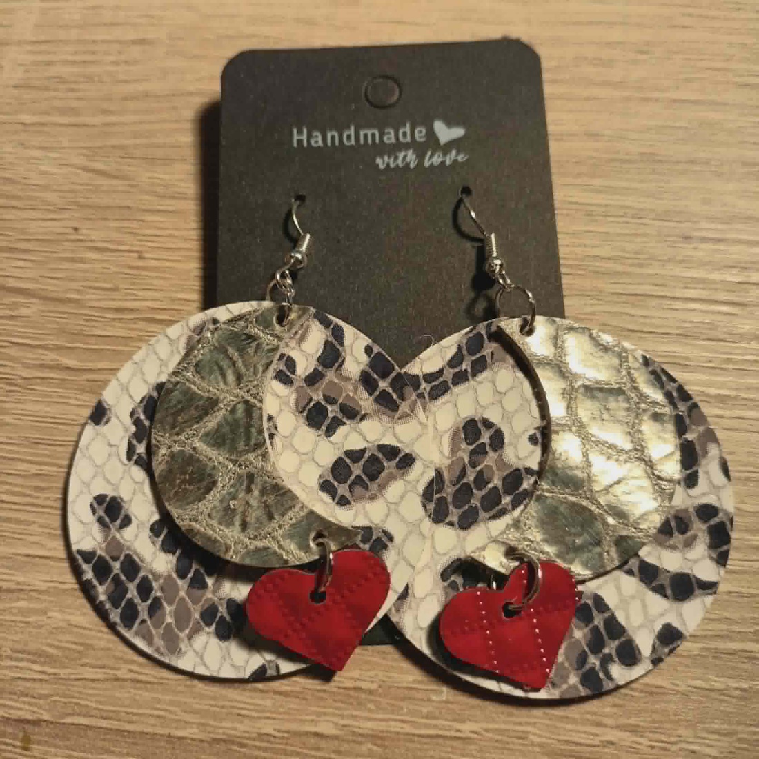 cercei din  piele naturală  - bijuterii - cercei - cercei cu figurine - Artynos.ro