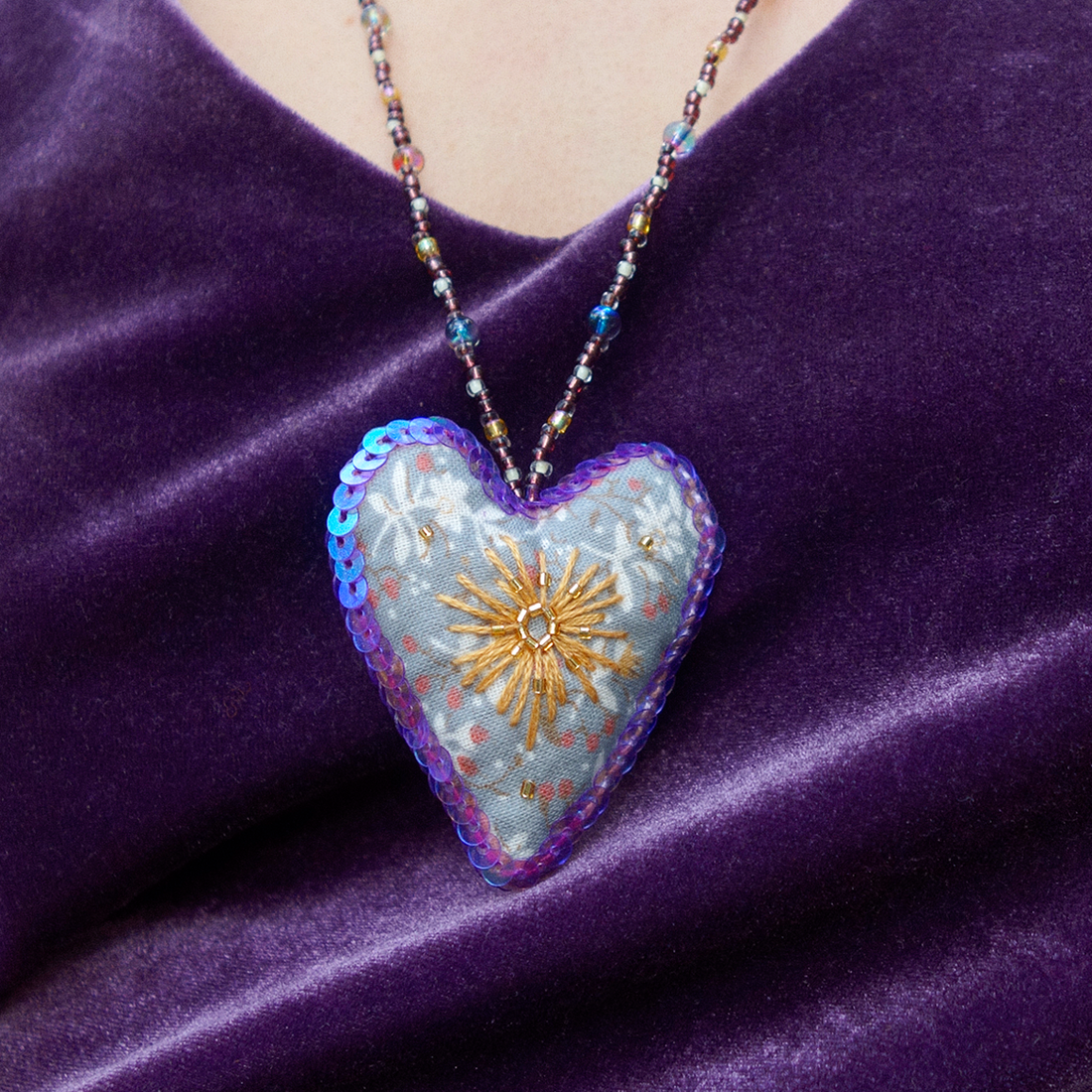 Colier talisman Inimă - bijuterii - coliere - coliere statement - Artynos.ro Colier talisman Inimă - bijuterii - coliere - coliere statement - Artynos.ro