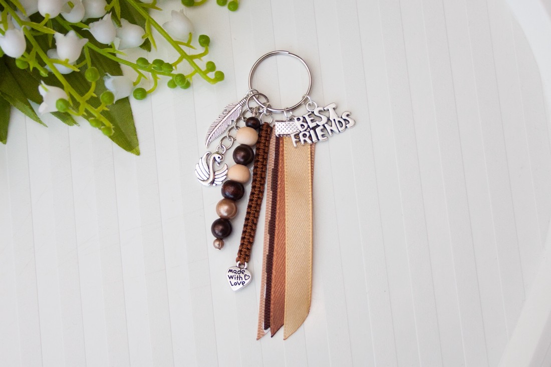 Breloc, ornament pentru geantă - Best Friends Best girlfriends brown - - Artynos.ro Breloc, ornament pentru geantă - Best Friends Best girlfriends brown - - Artynos.ro