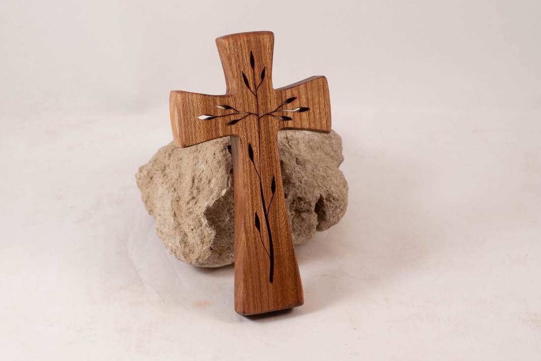 Cruce din lemn cu model, cruce de perete  - casă & stil de viață - accesorii religioase - cruce - Artynos.ro