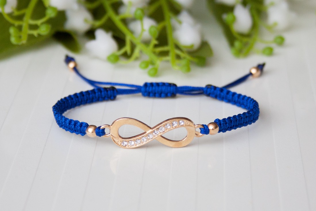 Brățară macramé împletită - Infinity blue - - Artynos.ro Brățară macramé împletită - Infinity blue - - Artynos.ro