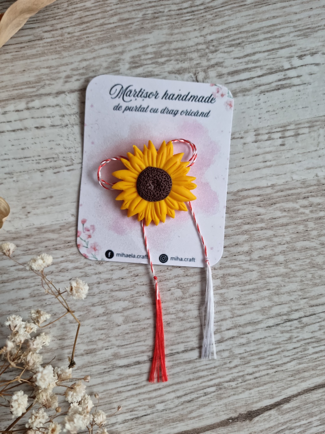Broșă Mărțișor Floarea Soarelui - bijuterii - mărțișor - Artynos.ro Broșă Mărțișor Floarea Soarelui - bijuterii - mărțișor - Artynos.ro