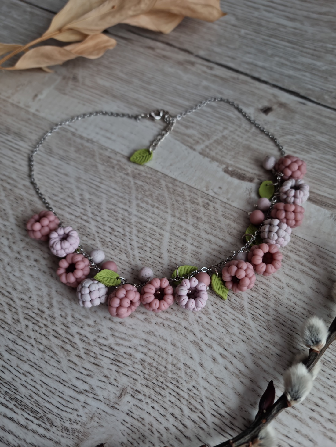 Colier cu zmeure - accesorii de crăciun - cadou tematic de moș crăciun, decorațiuni - cadouri de moș crăciun - Artynos.ro
