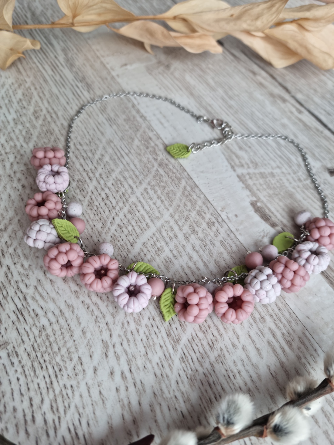 Colier cu zmeure - accesorii de crăciun - cadou tematic de moș crăciun, decorațiuni - cadouri de moș crăciun - Artynos.ro