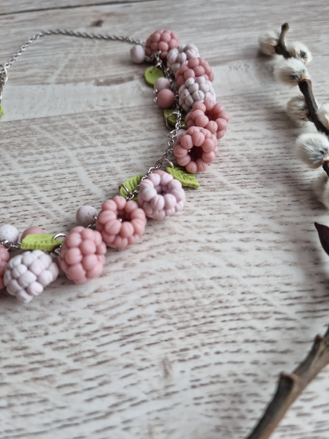 Colier cu zmeure - accesorii de crăciun - cadou tematic de moș crăciun, decorațiuni - cadouri de moș crăciun - Artynos.ro