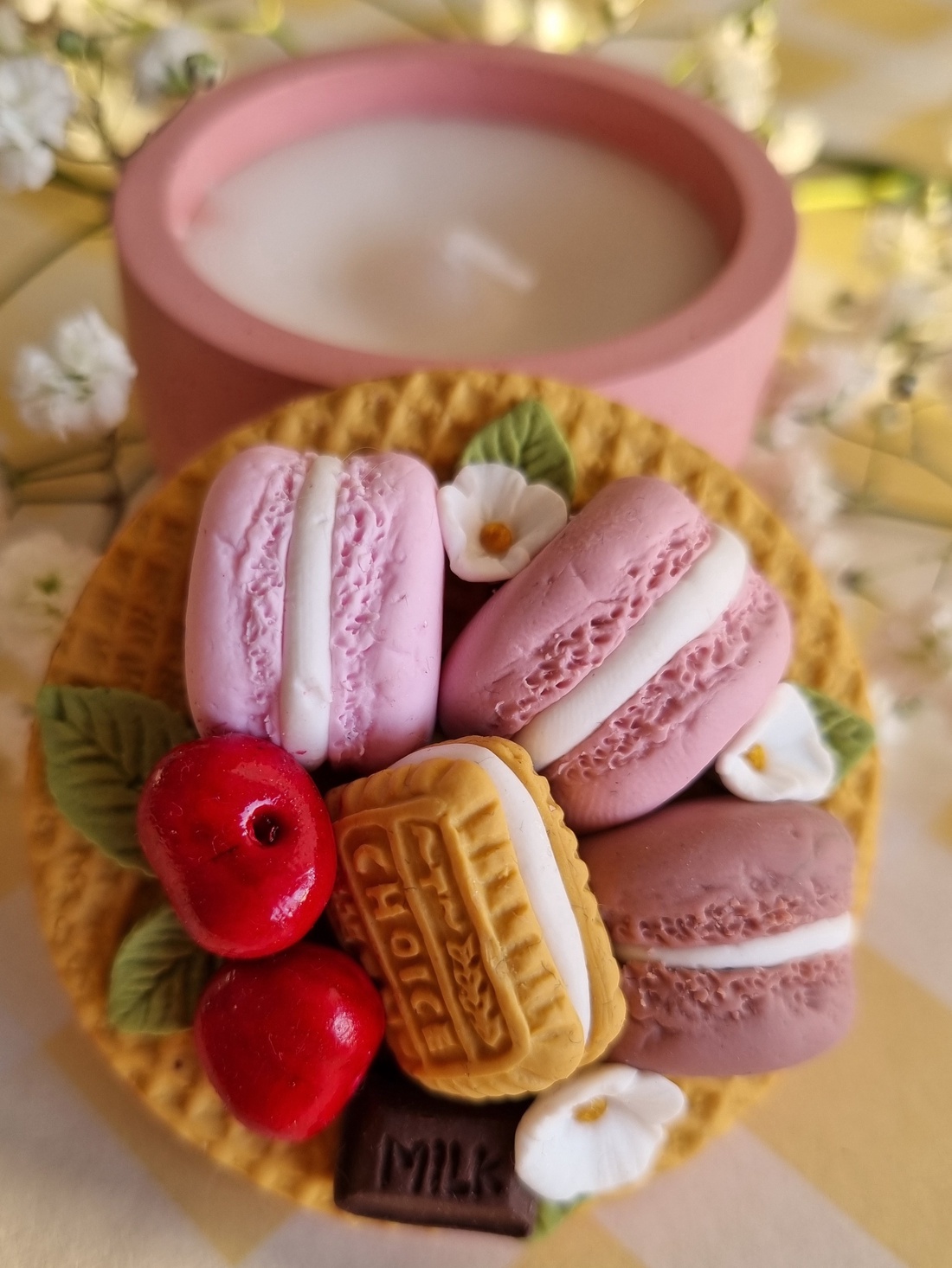 Lumânare cu dulciuri și cireșe - casă & stil de viață - lumânări, parfumuri, arome - lumânare - lumânări artizanale - Artynos.ro Lumânare cu dulciuri și cireșe - casă & stil de viață - lumânări, parfumuri, arome - lumânare - lumânări artizanale - Artynos.ro