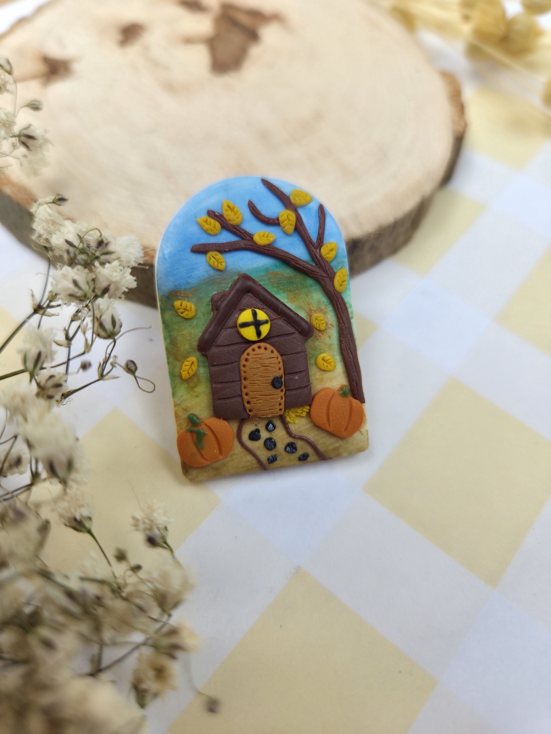 Broșă casă bântuită - bijuterii - broșe - Artynos.ro Broșă casă bântuită - bijuterii - broșe - Artynos.ro