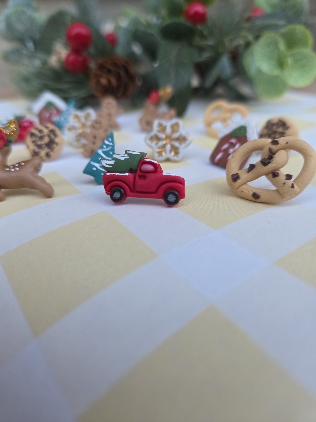 Cercei țintă mașinuță - crăciun - cadouri de moș crăciun - cadouri de moș crăciun - Artynos.ro