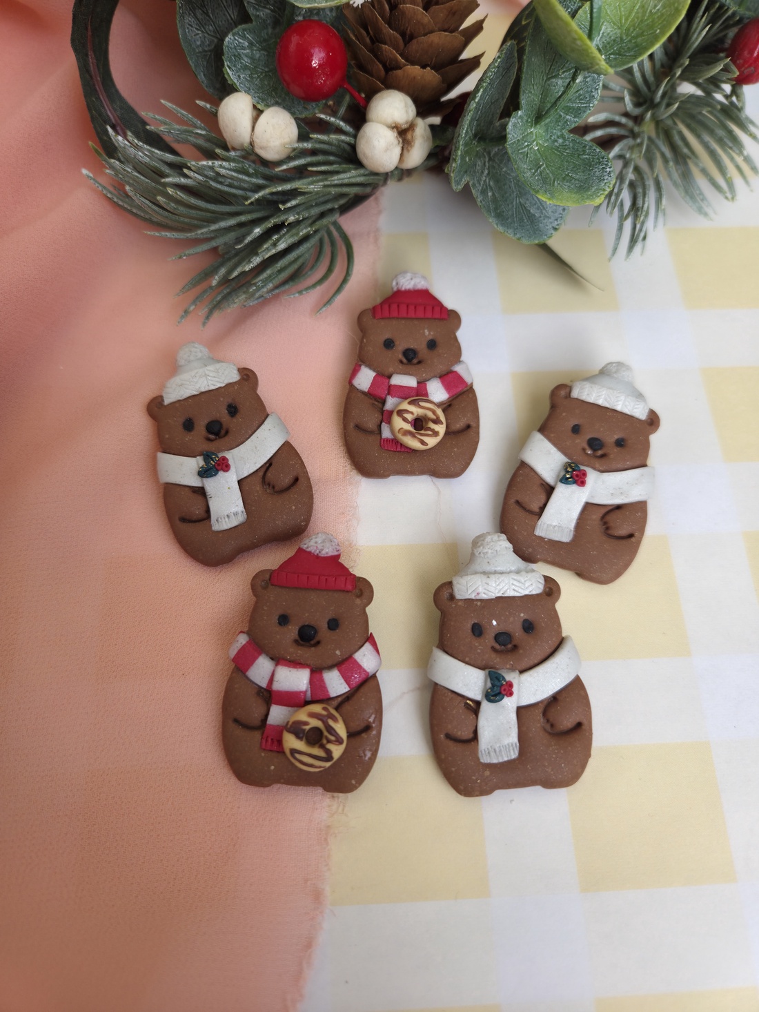 Broșă ursuleț zărneștean - crăciun - cadouri de moș crăciun - cadouri de moș crăciun - Artynos.ro