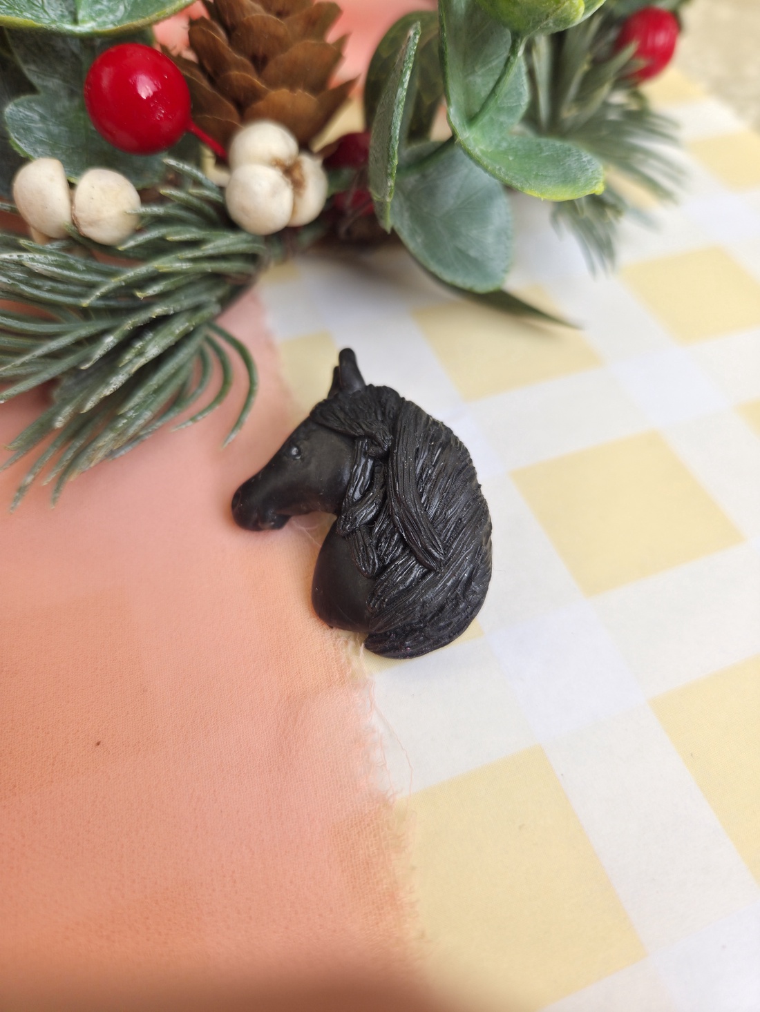 Broșă cal Black Beauty - crăciun - cadouri de moș crăciun - cadouri de moș crăciun - Artynos.ro