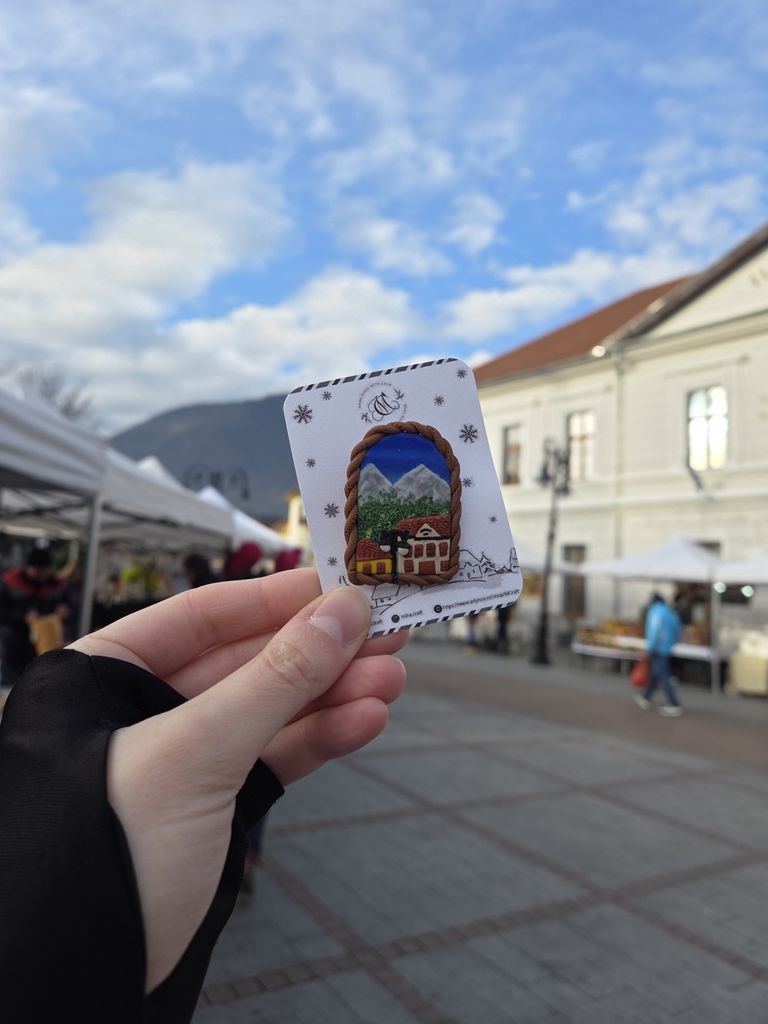 Broșă cu munți și centrul orașului - crăciun - cadouri de moș crăciun - cadouri de moș crăciun - Artynos.ro