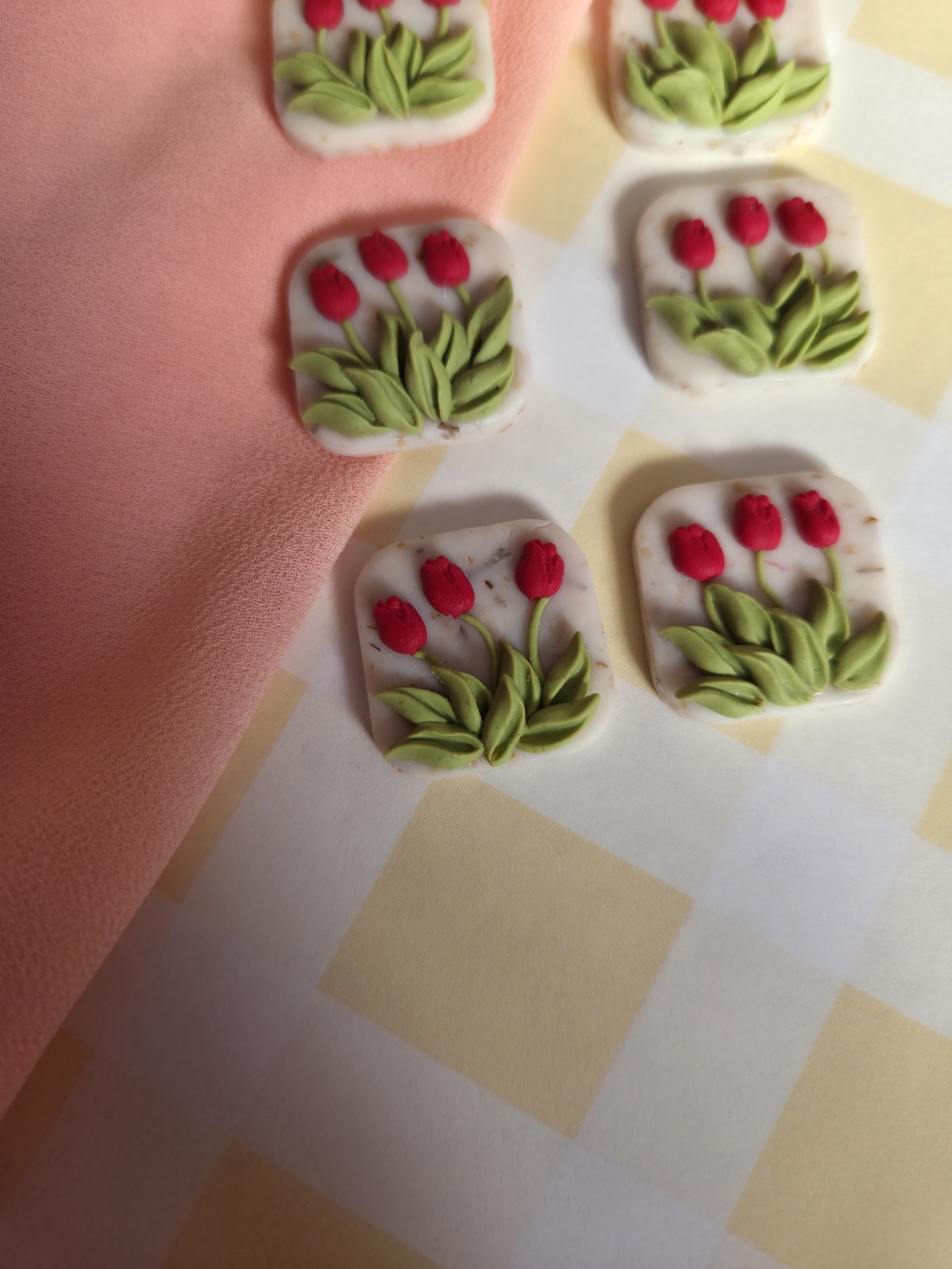 Broșă Mărțișor Lalele mici - bijuterii - mărțișor - Artynos.ro