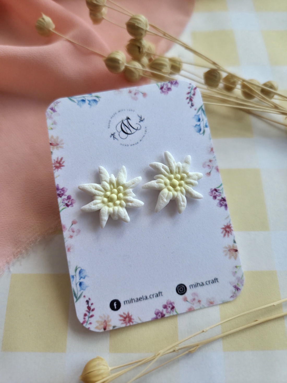 Cercei stud Floare de colț - bijuterii - cercei - cercei cu figurine - Artynos.ro