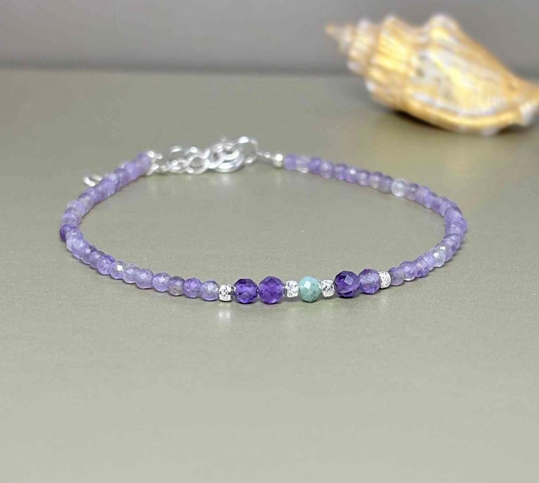 Bratara argint, ametist si smarald. - bijuterii - brățări - brățări din mărgele - Artynos.ro