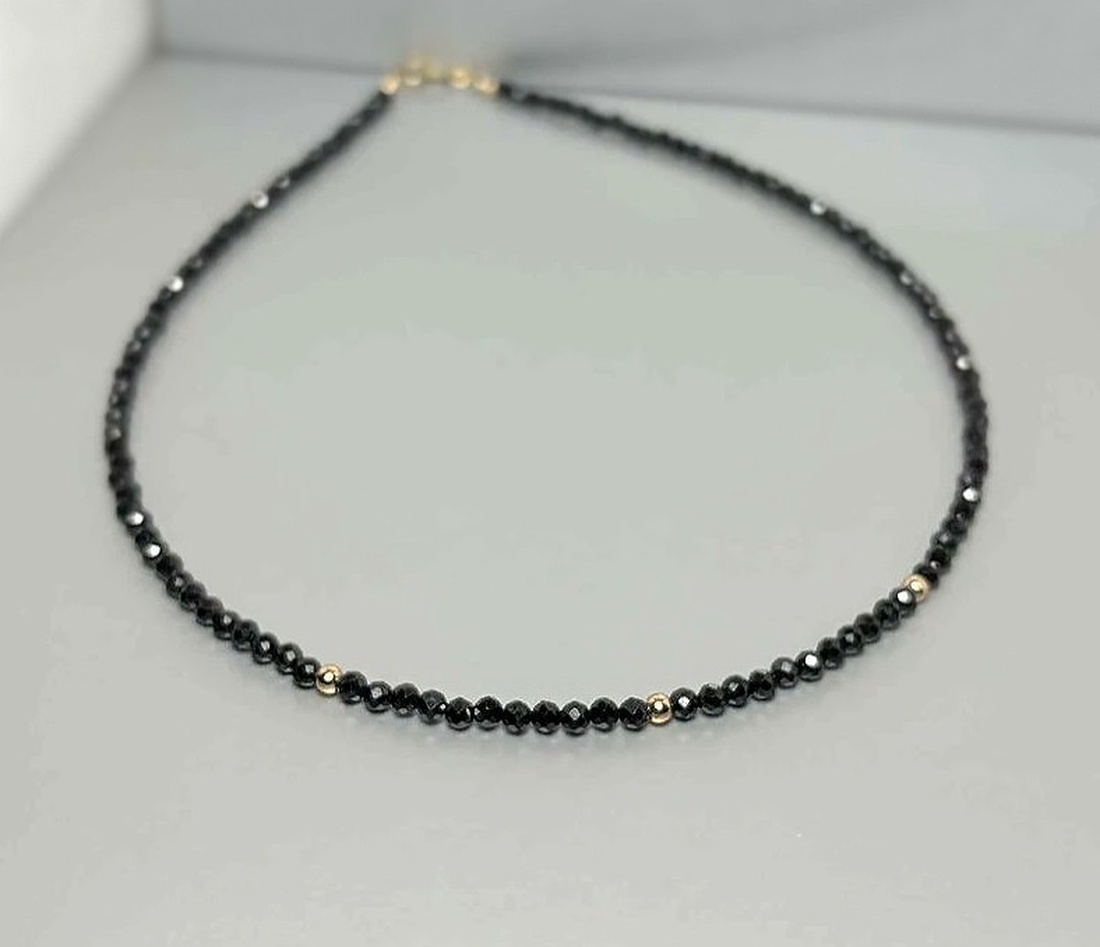 Colier turmalina neagra de 3 mm si aur filat de 14K - bijuterii - coliere - coliere din mărgele - Artynos.ro