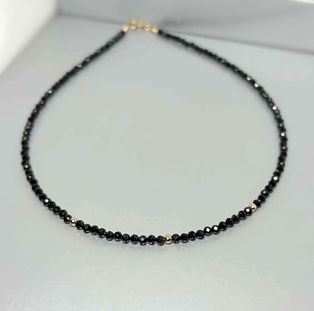 Colier turmalina neagra de 3 mm si aur filat de 14K - bijuterii - coliere - coliere din mărgele - Artynos.ro
