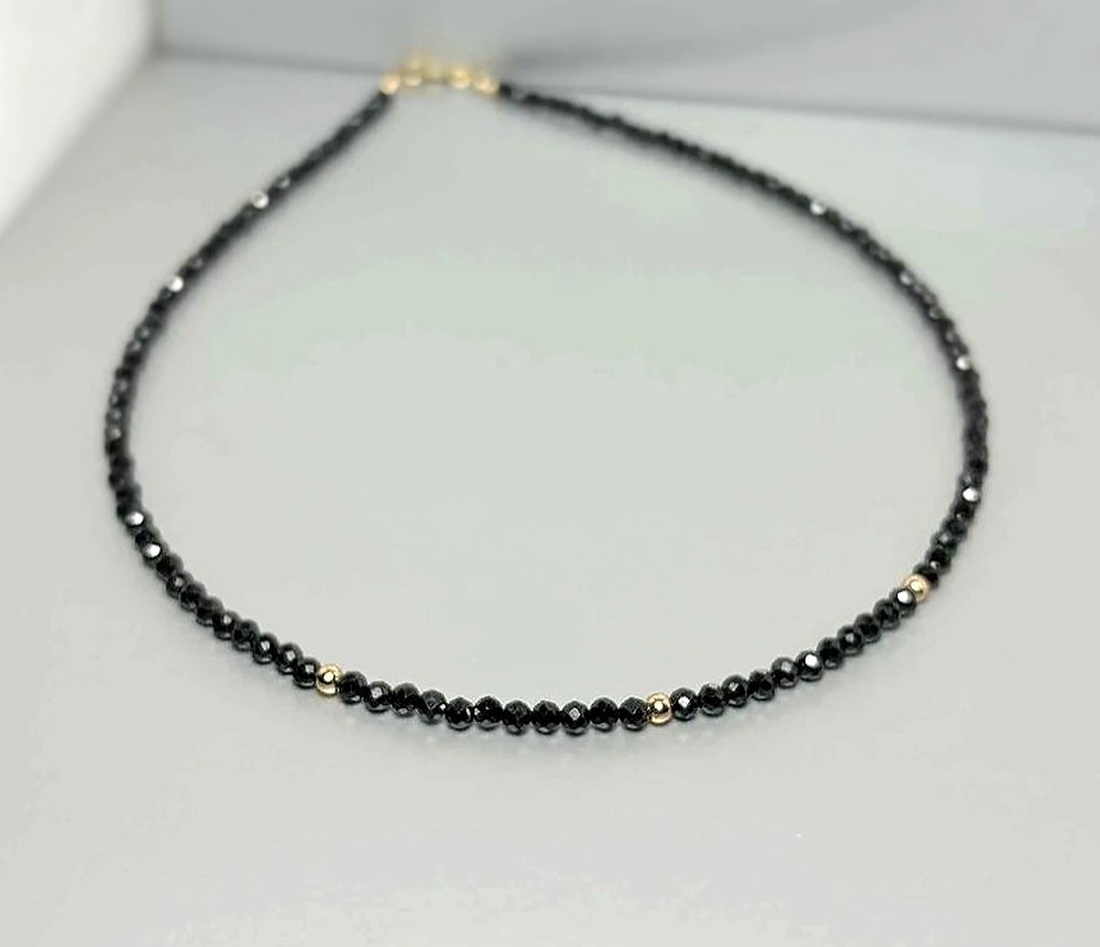 Colier turmalina neagra de 3 mm si aur filat de 14K - bijuterii - coliere - coliere din mărgele - Artynos.ro