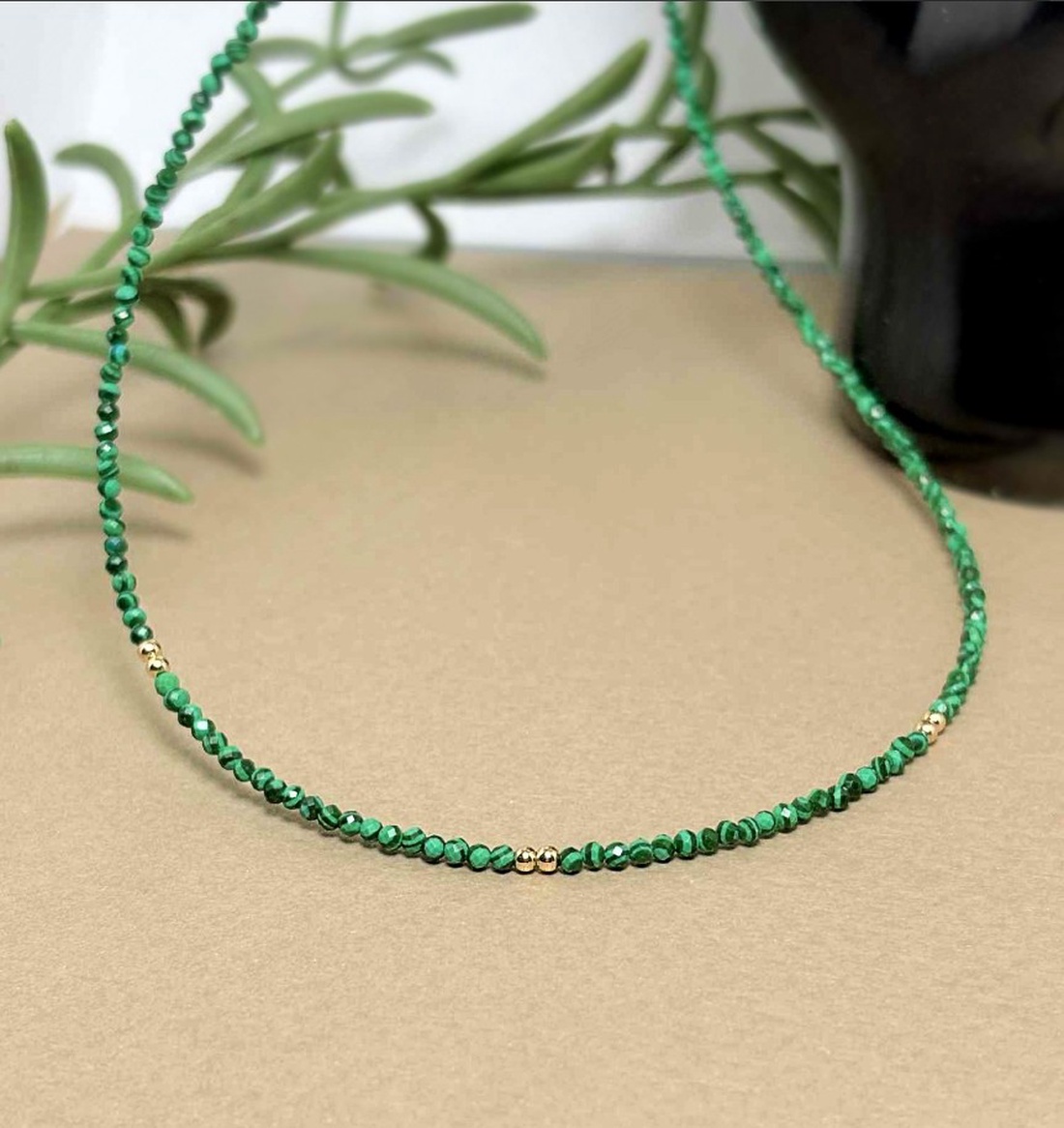 Colier malachit si aur filat de 14k. - bijuterii - coliere - coliere din pietre semiprețioase - Artynos.ro