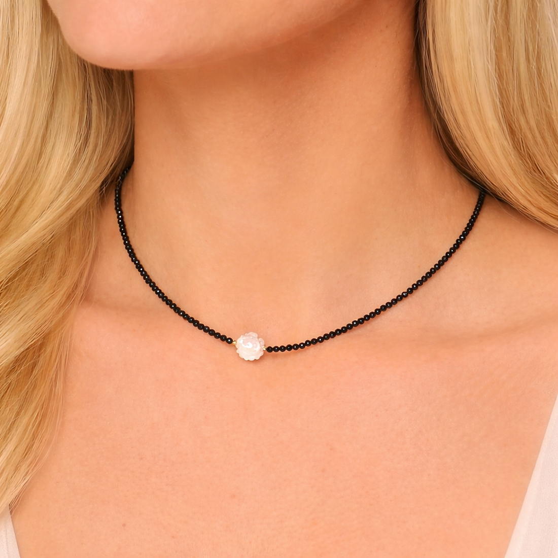 Colier turmalina neagra si pandantiv trandafir din sidef.  - bijuterii - coliere - coliere din pietre semiprețioase - Artynos.ro