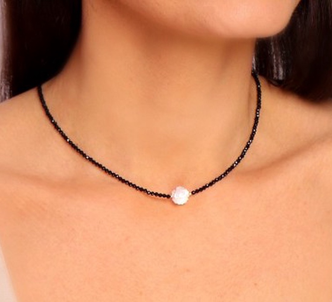 Colier turmalina neagra si pandantiv trandafir din sidef.  - bijuterii - coliere - coliere din pietre semiprețioase - Artynos.ro