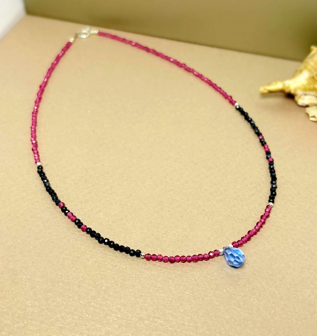 Colier safir, cristal si pandantiv Preciosa - bijuterii - coliere - coliere din pietre semiprețioase - Artynos.ro