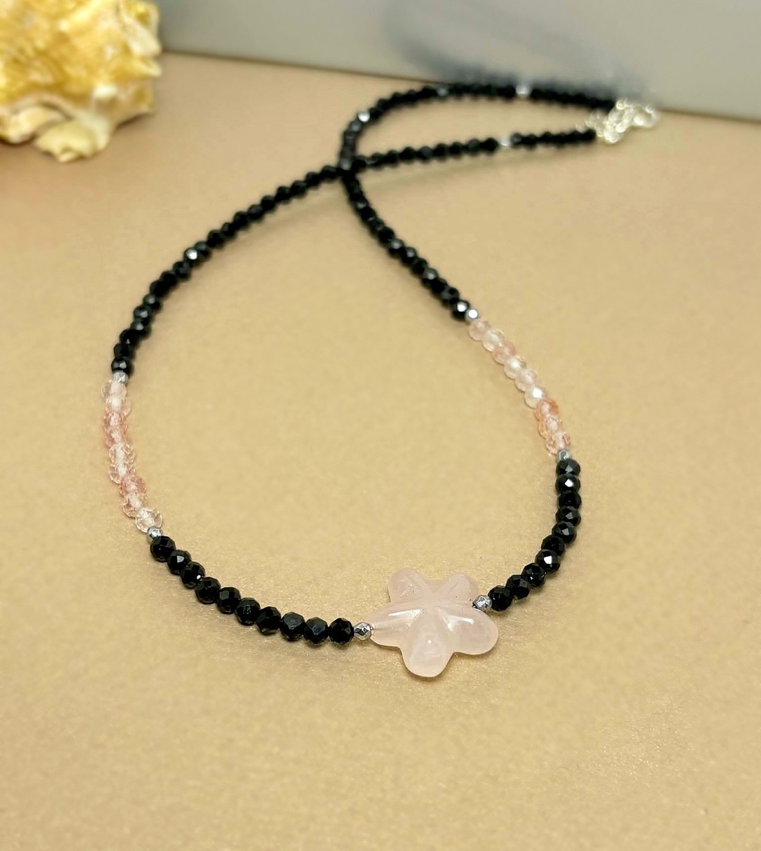 Colier cuart strawberry si turmalina neagra  - bijuterii - coliere - coliere din pietre semiprețioase - Artynos.ro