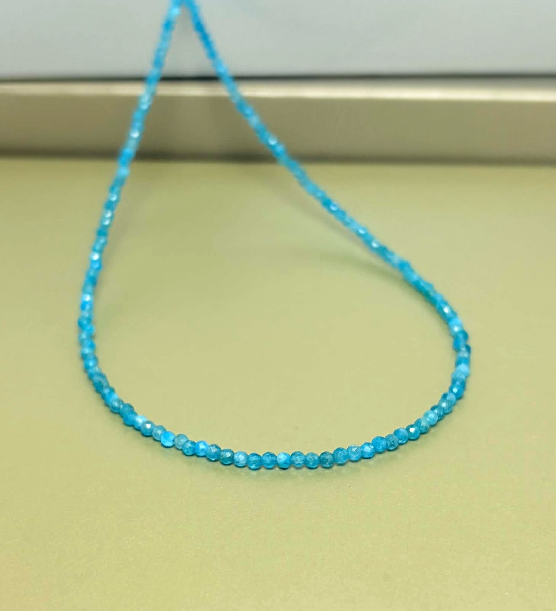 Colier minimalist din apatit fatetat - Ocean Whisper - bijuterii - coliere - coliere din pietre semiprețioase - Artynos.ro