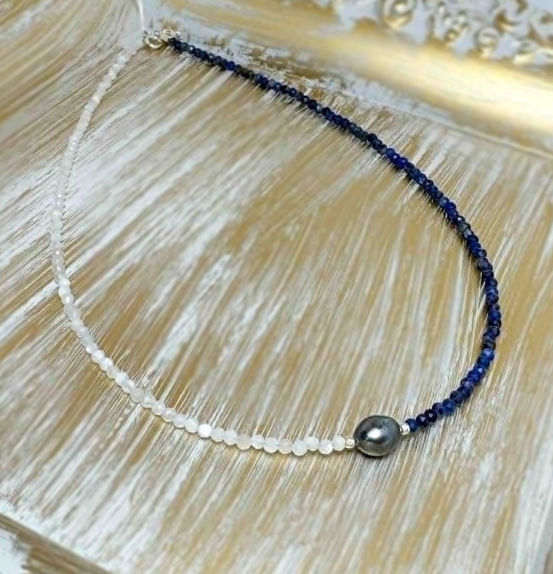 Colier lapis lazuli, piatra lunii si perlă cultură - bijuterii - coliere - coliere din pietre semiprețioase - Artynos.ro