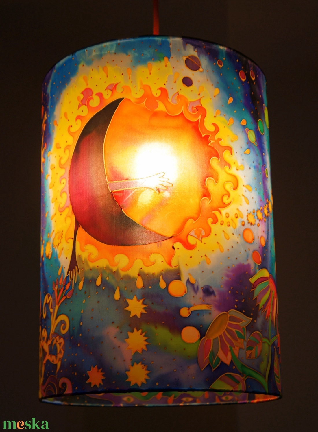 Silk Lamp Featuring Hand-Painted Artwork by Réka Somogyi - casă & stil de viață - lămpi și corpuri de iluminat - candelabru - Artynos.ro Silk Lamp Featuring Hand-Painted Artwork by Réka Somogyi - casă & stil de viață - lămpi și corpuri de iluminat - candelabru - Artynos.ro