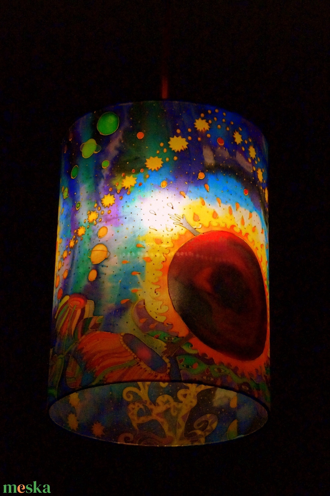Silk Lamp Featuring Hand-Painted Artwork by Réka Somogyi - casă & stil de viață - lămpi și corpuri de iluminat - candelabru - Artynos.ro Silk Lamp Featuring Hand-Painted Artwork by Réka Somogyi - casă & stil de viață - lămpi și corpuri de iluminat - candelabru - Artynos.ro