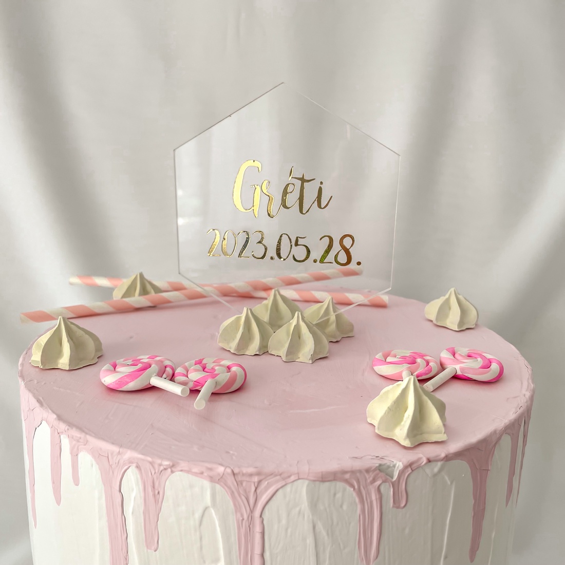 Decor tort decorativ cu nume - decor tort unic - pentru ziua de naștere, botez - arte vizuale și accesorii - alte arte - Artynos.ro Decor tort decorativ cu nume - decor tort unic - pentru ziua de naștere, botez - arte vizuale și accesorii - alte arte - Artynos.ro