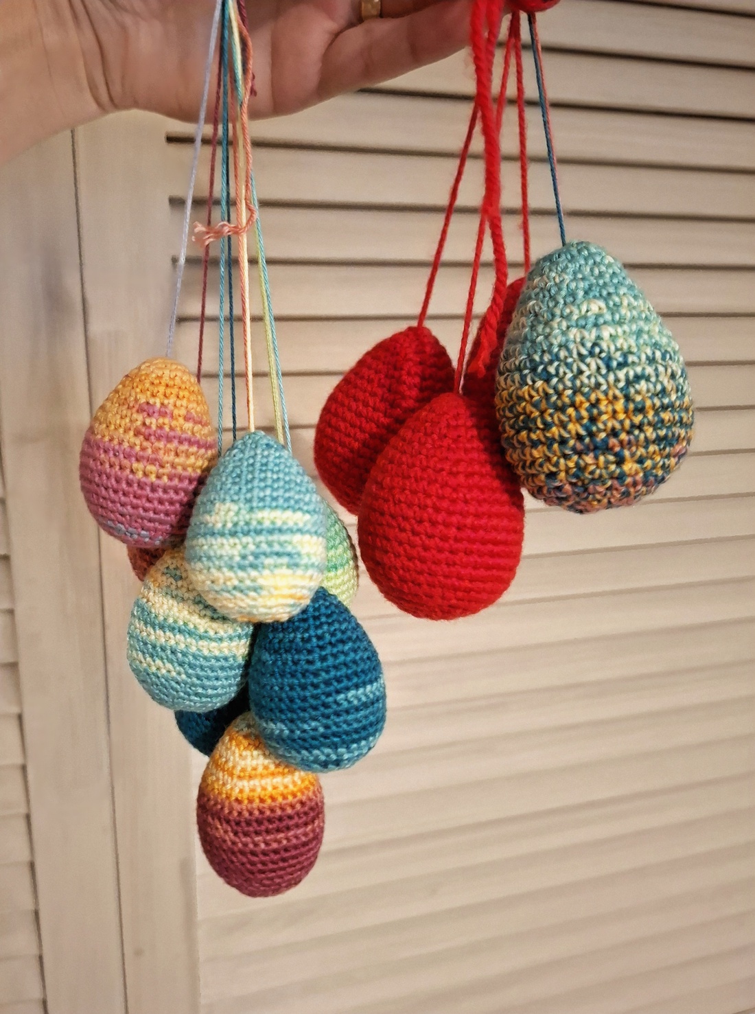 Ouă-Decorațiune croșetate manual din fir de bumbac - decor de sărbători - decorațiuni de paște - alte creații de paște - Artynos.ro