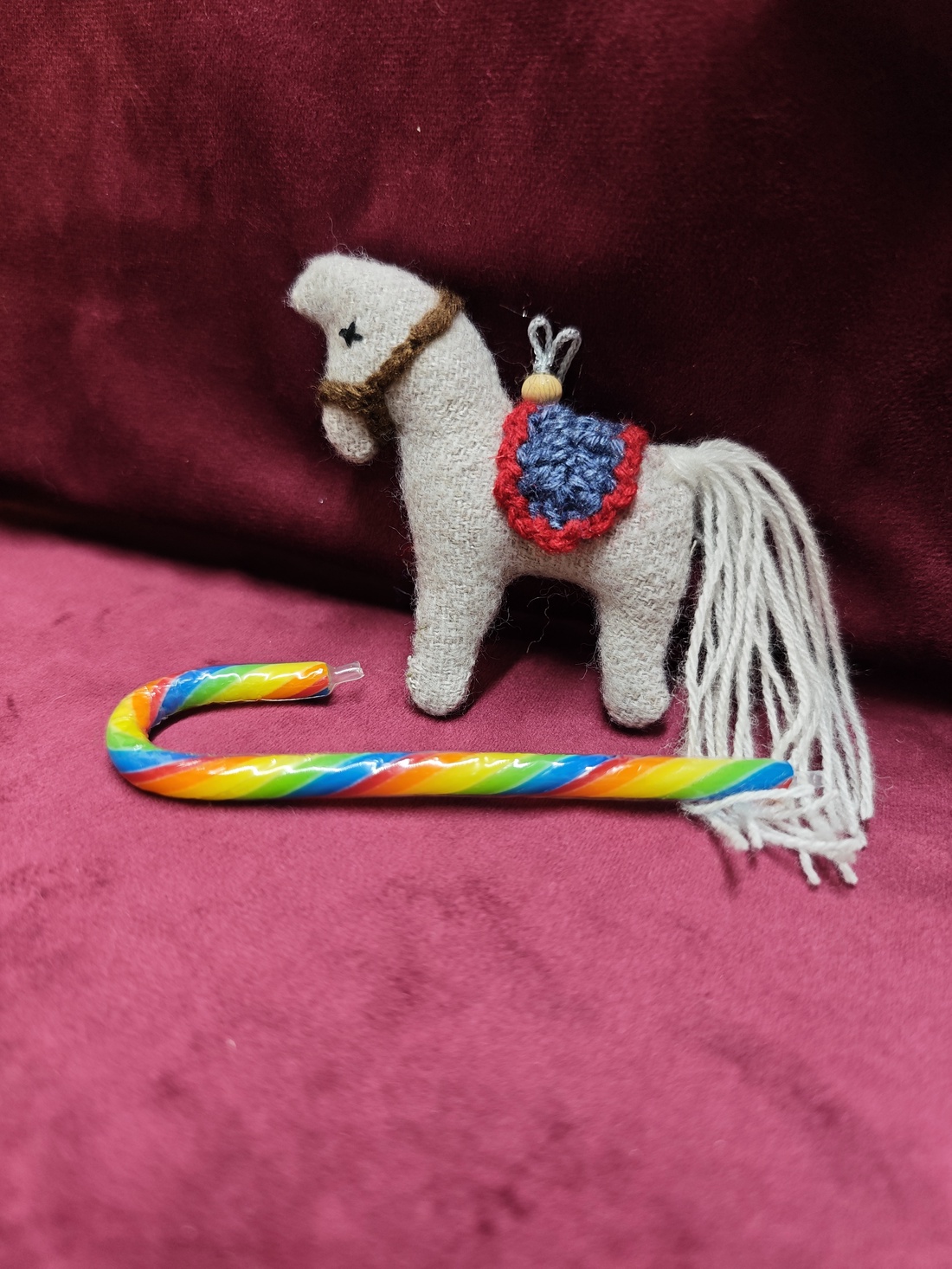 Figurină căluț din lână - crăciun - decorațiuni de crăciun de casă - figurine pentru pomul de crăciun - Artynos.ro