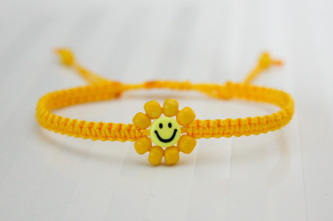 Brățară macramé împletită - Sunshine galben - - Artynos.ro Brățară macramé împletită - Sunshine galben - - Artynos.ro