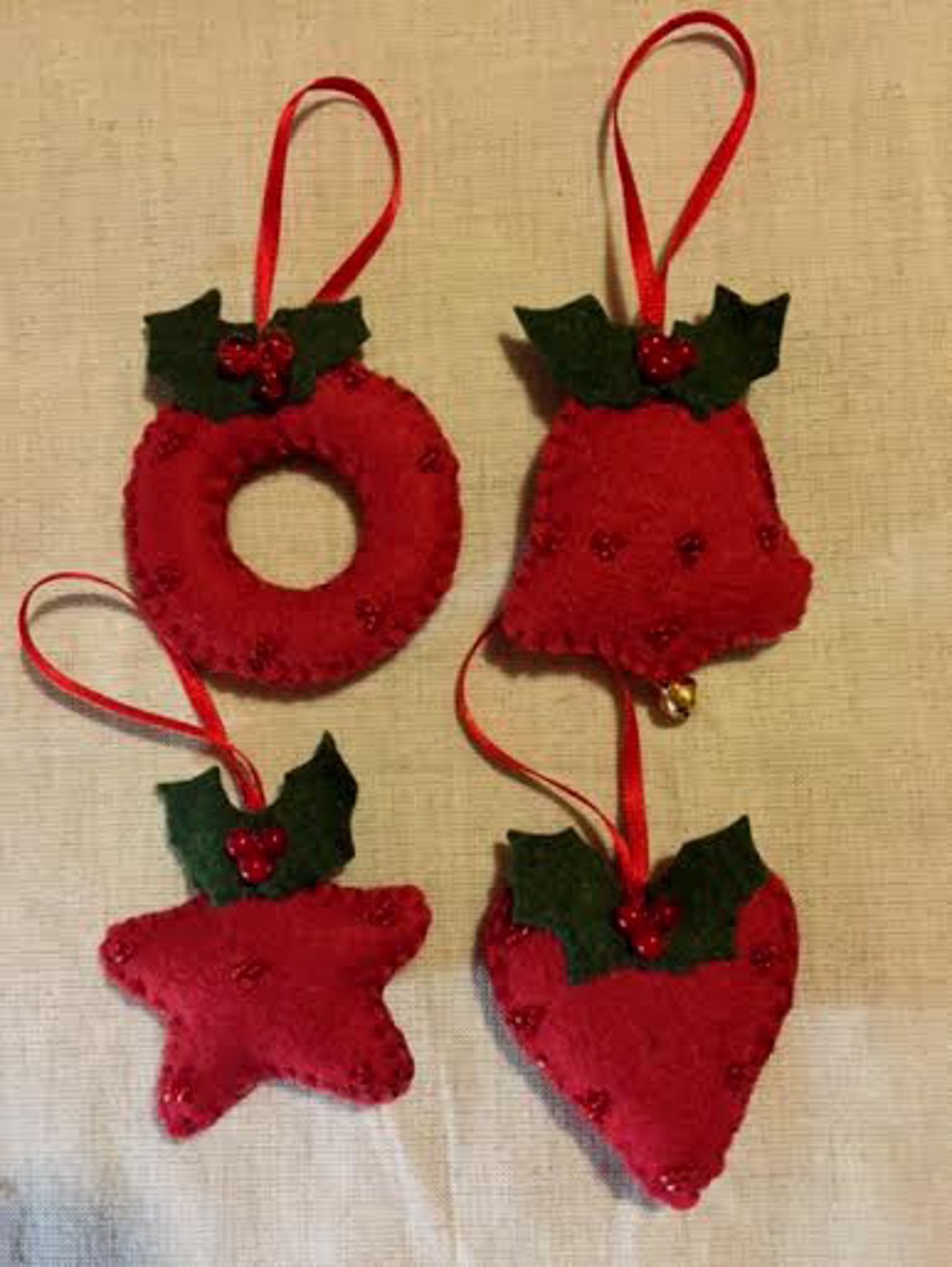 Fetru ornamente pentru pomul de Crăciun cu frunze de holly - accesorii de crăciun - decorațiuni de crăciun de casă - decorațiuni pentru pomul de crăciun - Artynos.ro Fetru ornamente pentru pomul de Crăciun cu frunze de holly - accesorii de crăciun - decorațiuni de crăciun de casă - decorațiuni pentru pomul de crăciun - Artynos.ro